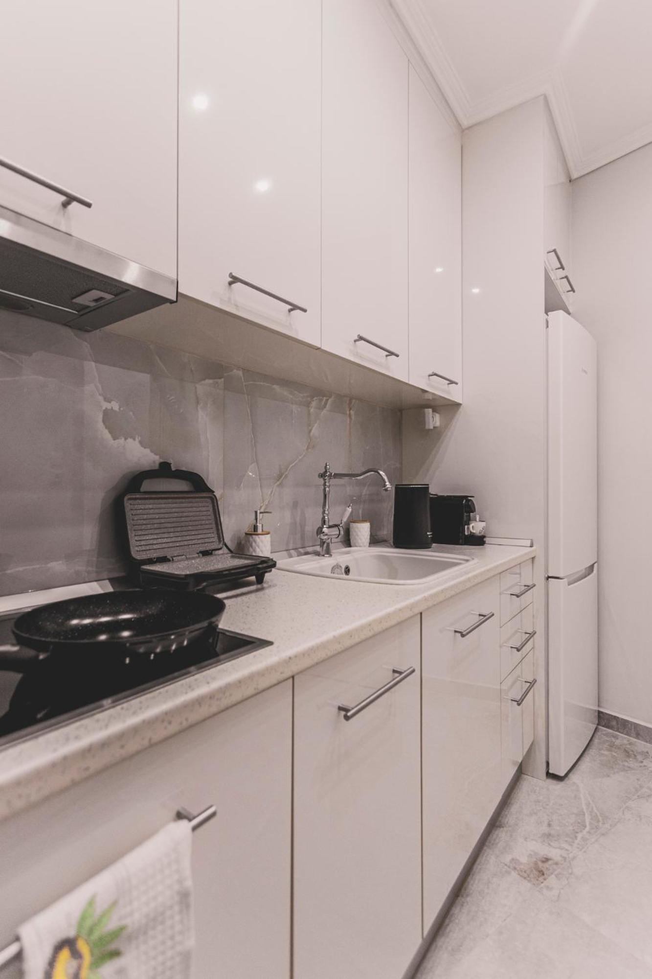 Kartell Luxury Apartment Thessaloniki Center Buitenkant foto